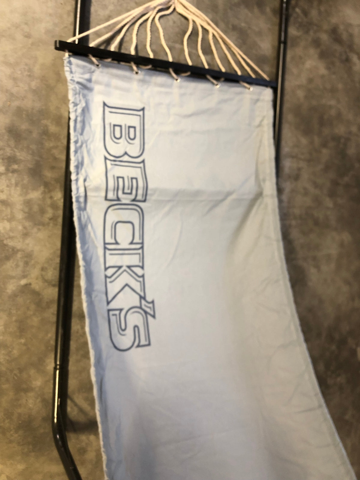 1x Becks Bier Amaca grigia con telaio – Vista 3