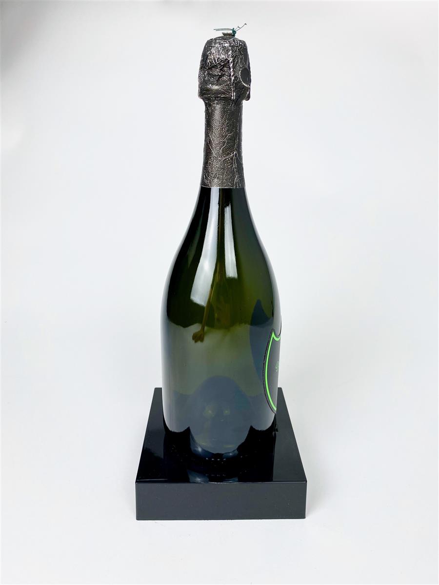 1 bottiglia di champagne Dom Perignon da esposizione 0,7 l Lumi vecchio design con supporto – Vista 3