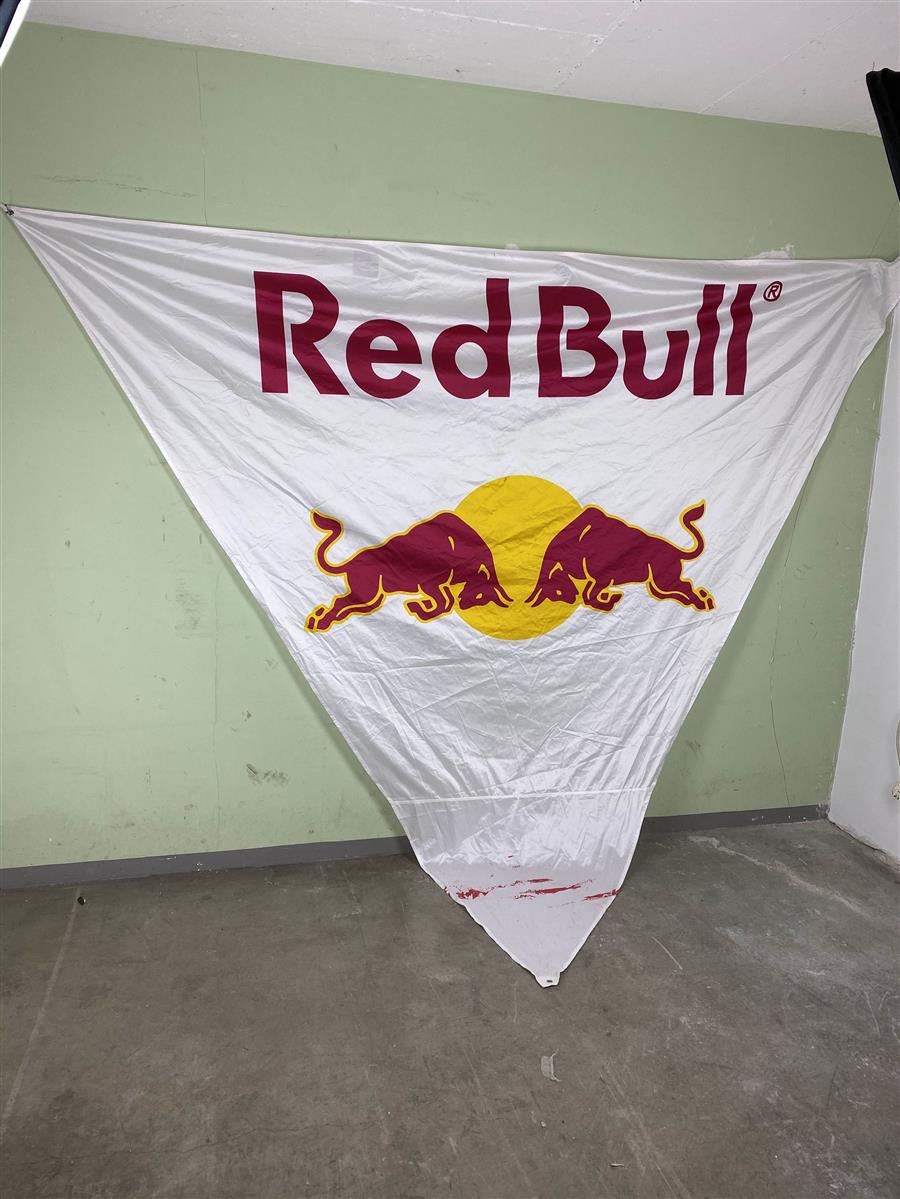 1x Bandiera Red Bull Energy 320 x 320 x 320 – Vista 2