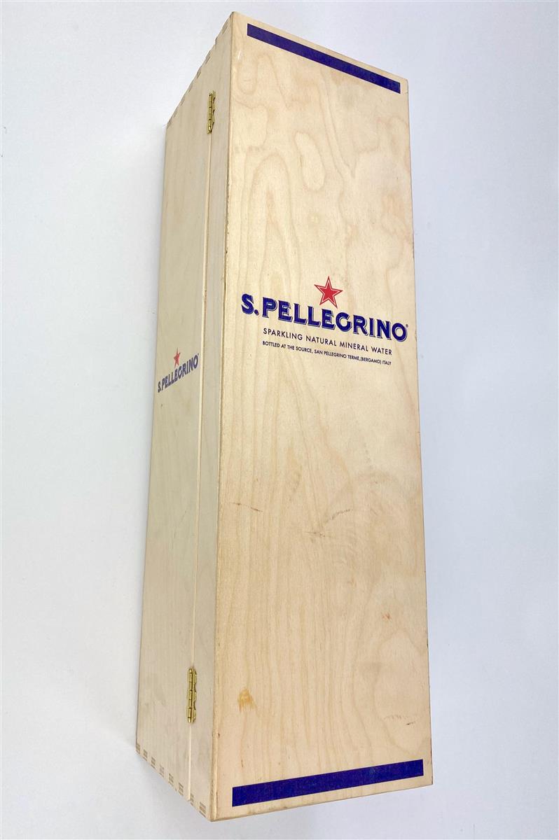 1x bottiglia da esposizione San Pellegrino 3 l con scatola in legno – Vista 2