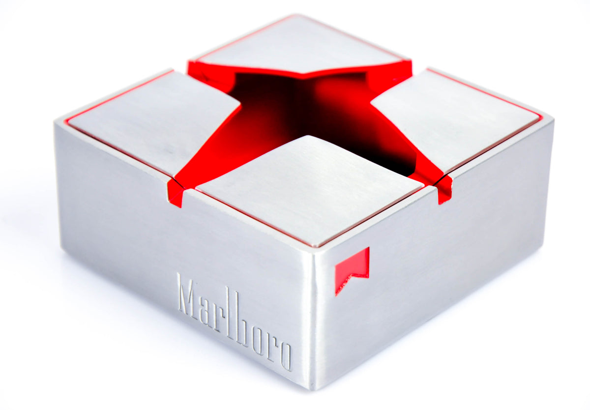 Posacenere Marlboro in acciaio inox con design a stella