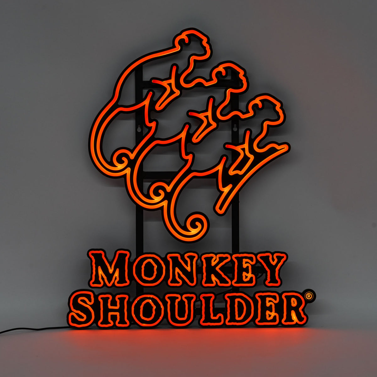 Insegna luminosa Monkey Shoulder Whiskey 60x50 cm a LED – Vista 2