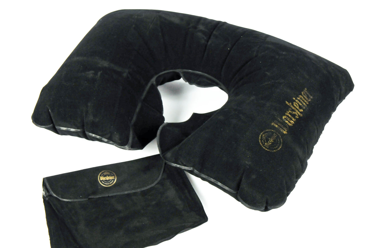 Set per fan della birra Warsteiner composto da 1 cappellino, 1 paio di occhiali da sole, 1 maglietta e 1 cuscino – Vista 4