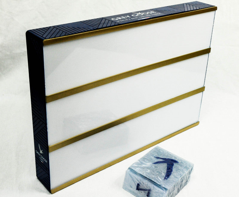 Insegna luminosa LED Grey Goose con lettere decorative per bar – Vista 2