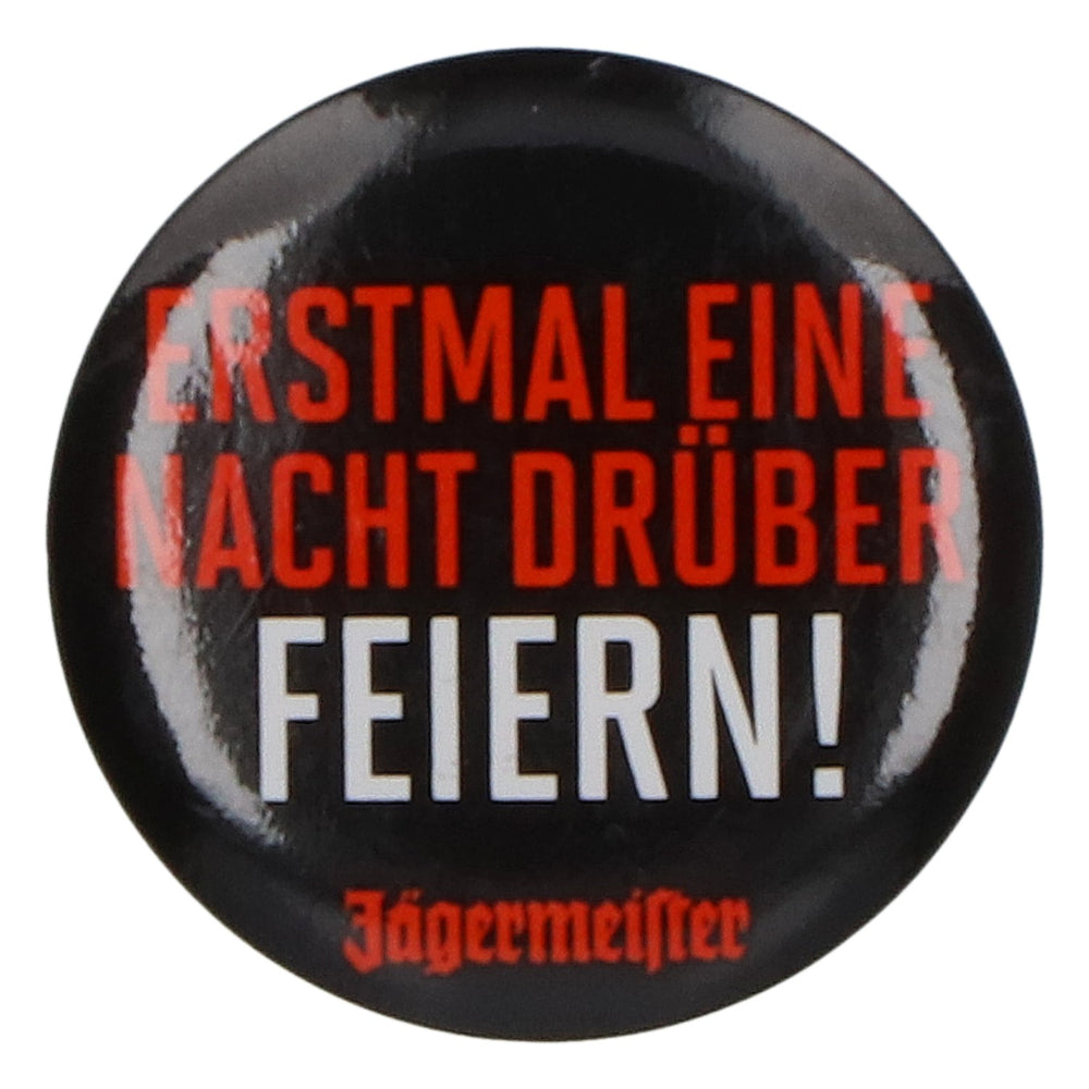 Spilla con il liquore Jägermeister "Prima festeggiamo per tutta la notte"