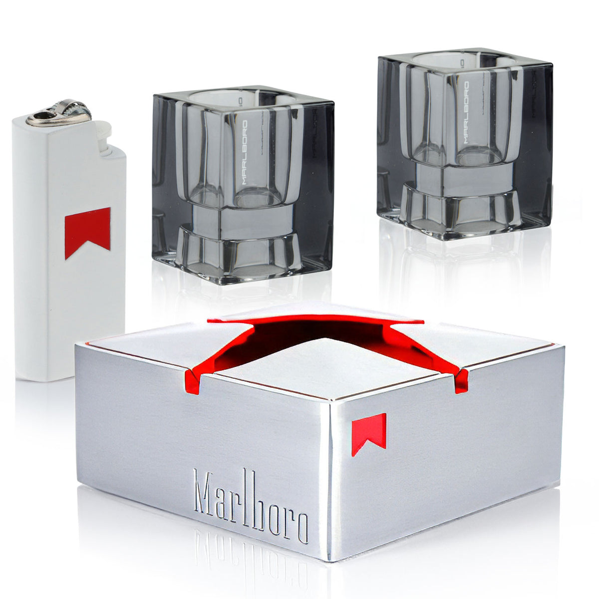 Set Marlboro Fan composto da 1x lanterna 1x posacenere in metallo 1x accendino